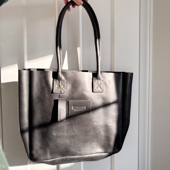 NEW Parker Clay Leather Signature Tote Bag in Black with "B" engraving - Picture 3 of 6